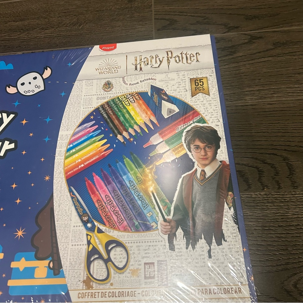 Harry Potter Coloring Book and Art Set - Picture 6 of 7